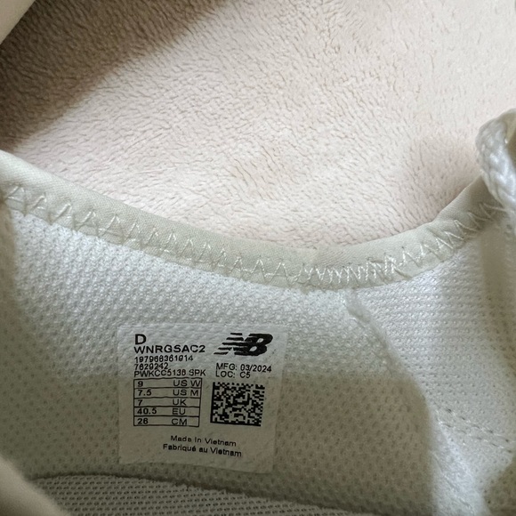 New Balance - Picture 7 of 9